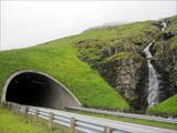 Verglichen mit den anderen Tunneln ist die Durchfahrung des Kollfjarðartunnilin ein Kinderspiel.