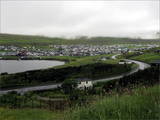 Blick vom kommunalen Campingplatz auf die Stadt Klaksvík...